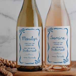 Wijnetiketten bruidsmeisjesvoorstel - Can't Say I Do Without You Bruidsmeisjesvoorstel, bedrukt champagnelabel, blauwe strik WP101