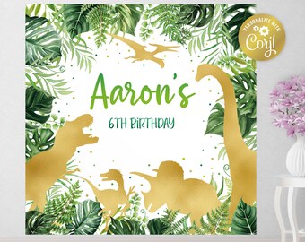 Puede incluir: Telón de fondo de fiesta de cumpleaños con silueta de dinosaurio dorado, hojas tropicales verdes y el texto "Aaron's 6th Birthday".