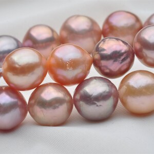 Hebra de perlas nucleadas de agua dulce barrocas de color metálico natural, AHK022