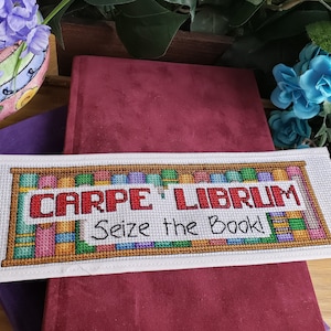 Cross Stitch Pattern - Carpe Librum Bookmark - Seize the Book - pdf pattern for download & printing - gift for reader - gift idea