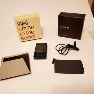 Zune First Gen Model (1089) 2006 30GB Black Original Box AS IS For Parts Repair