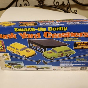 Vintage Smash up Derby Junk Yard Crashers Demolition Set 2000 