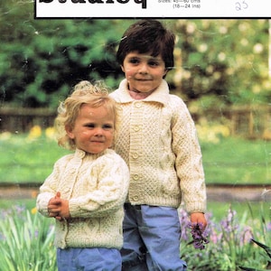 Pojke Flicka Barn Jacka Kofta - Aran Storlek - 45 till 60 cm (18 till 24 tum) - Vintage Stickmönster - PDF