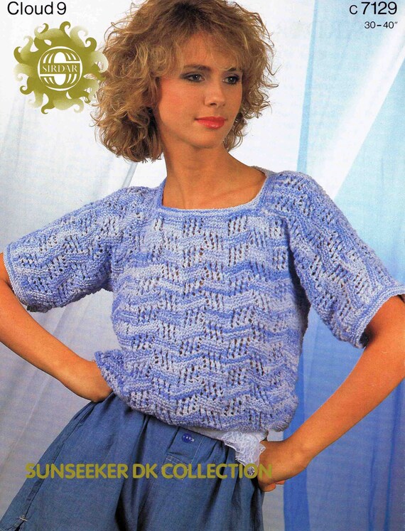 Sirdar DK Knitting Pattern Ladies Sweater Jumper Size 30//40/"