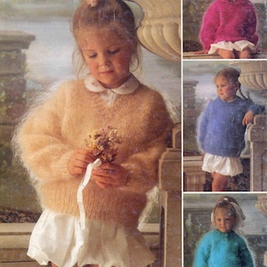 Puede incluir: Un patrón de tejido vintage para niños, que presenta a una niña con un suéter de mohair melocotón y una falda blanca. La imagen incluye ejemplos adicionales de suéteres de mohair en rosa, azul y turquesa. El texto "SIRDAR MOHAIR" es visible.