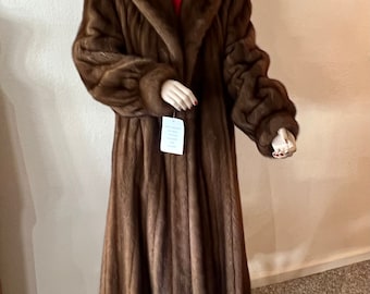 Vintage 2002 Full Length Mink Coat, Louis Feraud Fourrure Made in Canada, Worn Twice, In Perfect Condition, Hollywood Glamour, Roomy Size 12