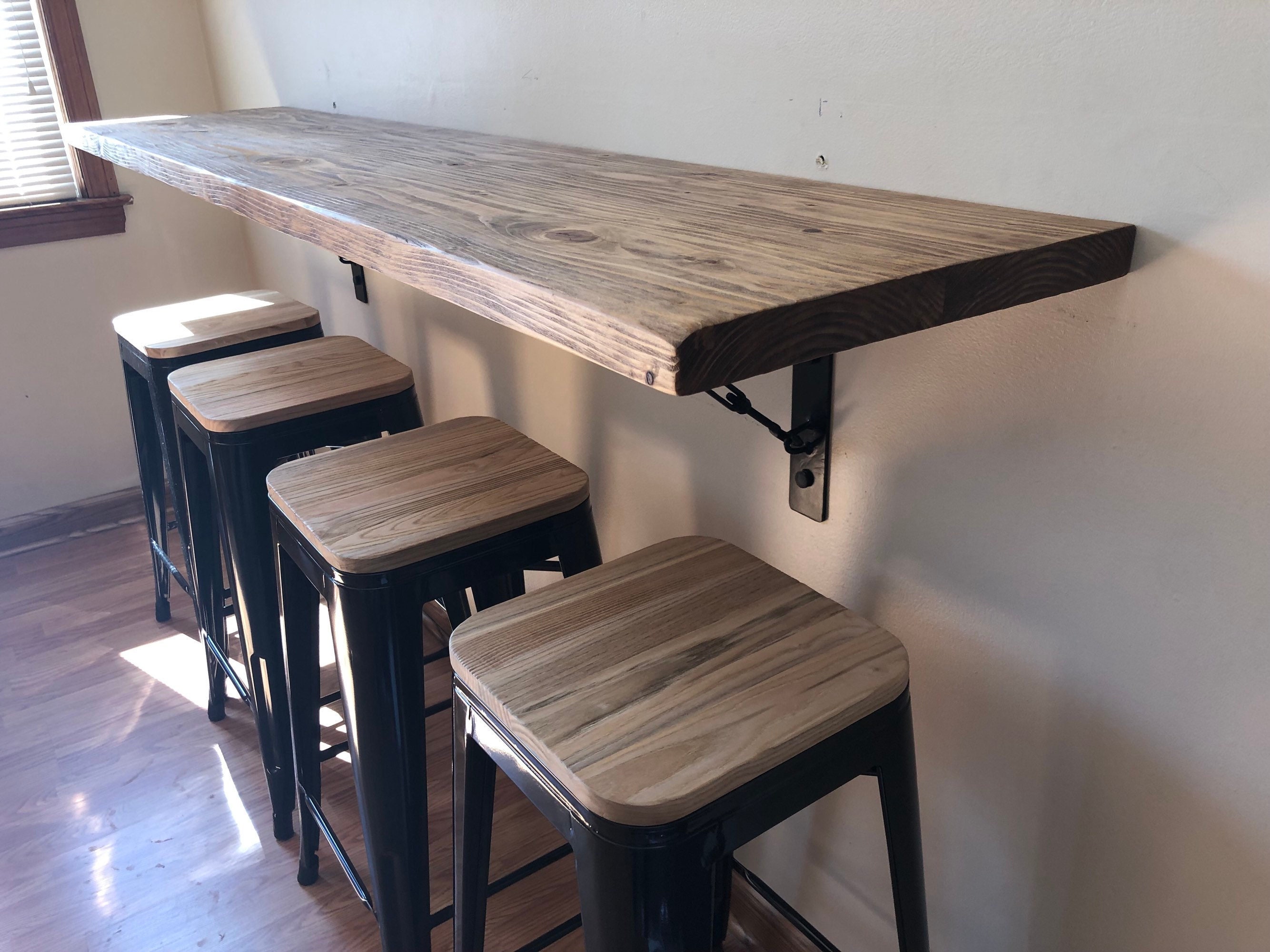 hanging lamp over kitchen table