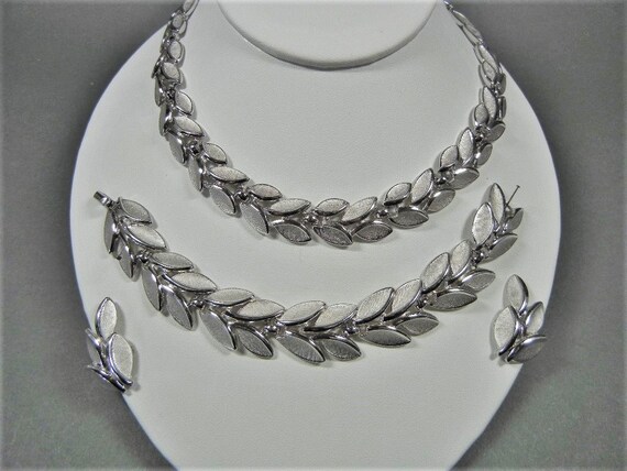 Trifari brushed silver parure, Trifari silver neck