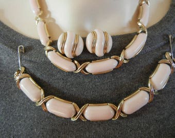 Trifari parure, Trifari pink thermoset, Trifari lucite necklace set, Trifari set, vintage pink thermoset necklace, Trifari thermoset