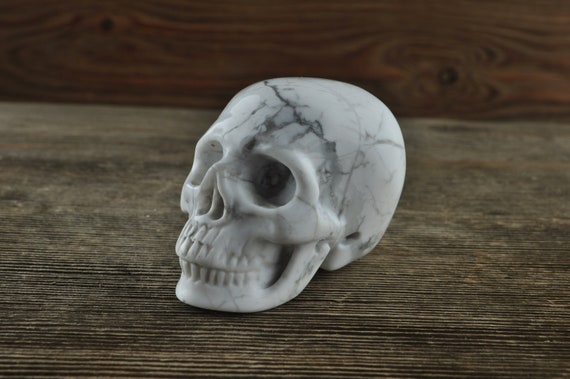 Howlite Crystal Skull, 2 inch! Halloween Decor, Skull Decor, Gothic Home Decor, Memento Mori, Goth Decor, Crystal Decor