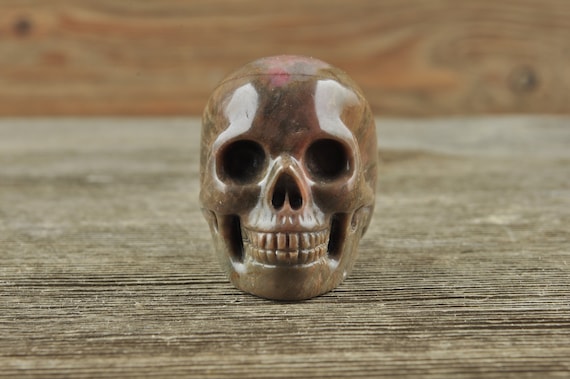 Rhodonite Crystal Skull, Mini! Halloween Decor, Skull Decor, Gothic Home Decor, Memento Mori, Goth Decor, Crystal Decor