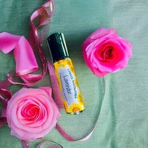 Lavender Essential Oil: Vegan Aromatherapy Relaxing Oil