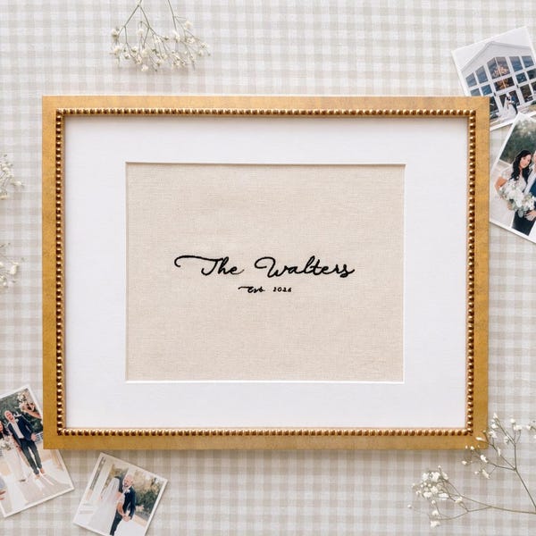 Gesticktes Familiennamen-Zeichen | Besticktes Geschenk | Hochzeitsgeschenk | Bestickte Leinenkunst | Benutzerdefinierte gestickte Notiz | Einweihungsgeschenk