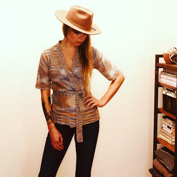 Space dye 70s wrap top