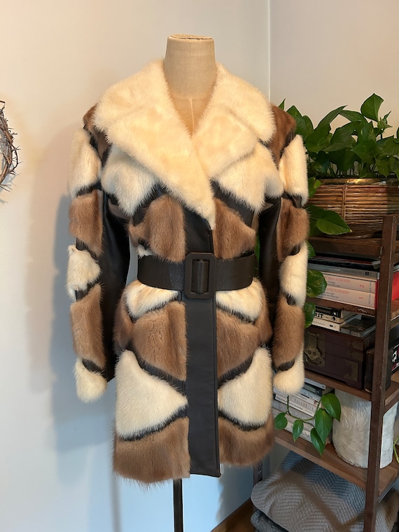 Beautiful diamond printed fur coat - image 1