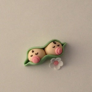 Peas In A Pod Fondant Cupcake Topp image 2