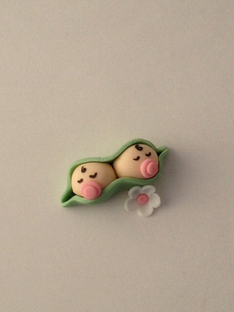 Peas In A Pod Fondant Cupcake Topp image 2