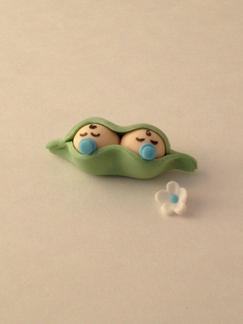 Peas In A Pod Fondant Cupcake Topp image 3