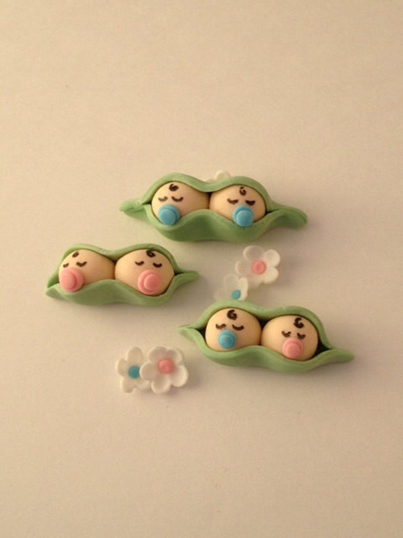 Peas In A Pod Fondant Cupcake Topp image 1