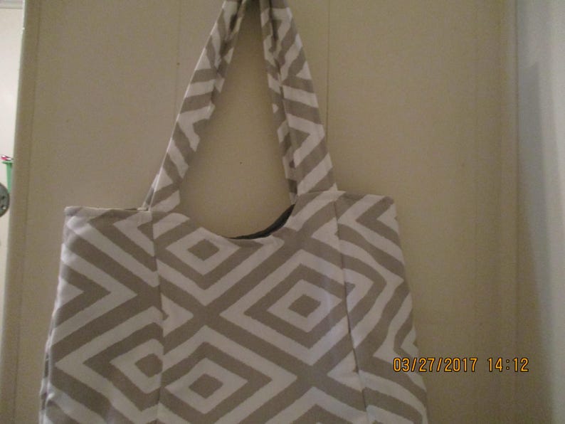 Tote or purse Gray with pocket in front!