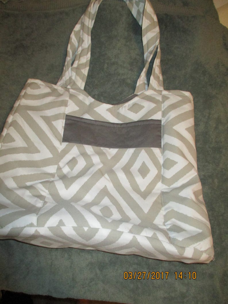 Tote or purse Gray with pocket in front!