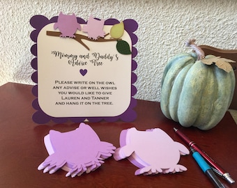 Tarjeta de consejos para padres de baby shower con temática de búhos. Letrero decorativo con animales del bosque. Decoración de mesa para baby shower. Color morado.