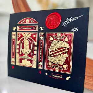Skanderbeg, boîtier plié non découpé Freedom - Limité à 25 (rouge et feuille d'or) Deck personnalisé, illustré à la main, cadeau, rare, magique, jeu familial, non découpé