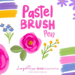 Puede incluir: Pluma de pincel pastel para Procreate, con una flor rosa, hojas verdes y capullos de flores amarillos. El texto "Pastel Brush Pen" está escrito en rosa y el texto "Lagartixa Art" está escrito en negro.