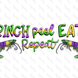 Puede incluir: Un diseño gráfico con el texto "PINCH peel EAT Repeat" en verde, morado y amarillo. Dos camarones de dibujos animados con acentos morados, verdes y amarillos flanquean el texto, creando un diseño festivo.