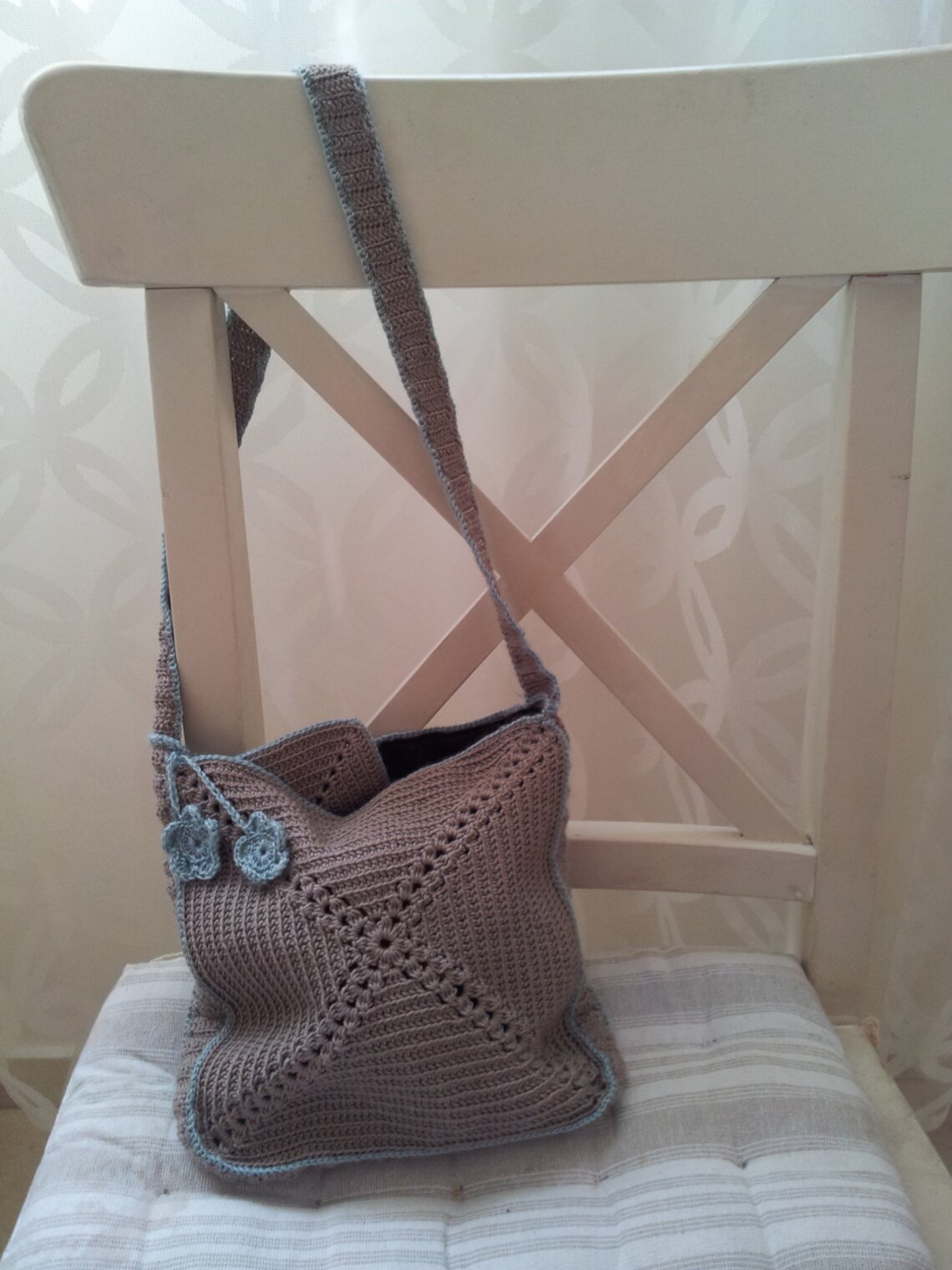 Crochet christmas tree cup holder