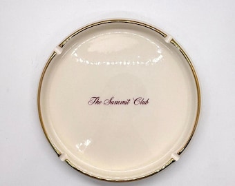 Cinzeiro vintage The Summit Club em cerâmica creme com detalhes dourados, estilo tabacaria de meados do século XX, 16,5 cm (6,5 polegadas).