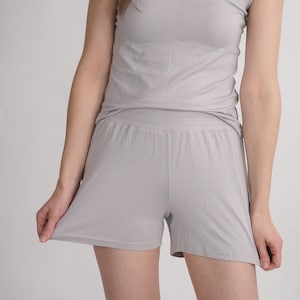 Damen Bambus Shorts. Handgemachte Bambus Shorts. Bio Damen Shorts. Sportshorts aus Bambus. Weiche Gym Shorts. Lounge Mode - KANIERIS