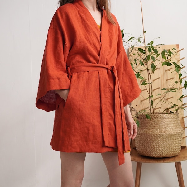 Kimono-Robe aus Leinen. Kurzer Leinenmantel. Weicher Leinen Loungewear. Gewaschener Leinen Bademantel. Kurzer Hausmantel aus Leinen. Boho Kimono aus Leinen - KOSI