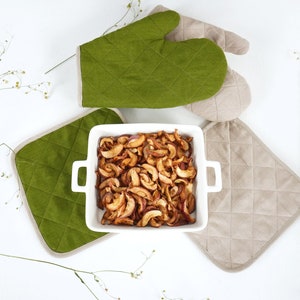 Linen oven mitt and linen pot holder. 100% linen oven mitts. Pot holders. Eco friendly kitchen mittens. Kitchen gloves. Housewarming gift.