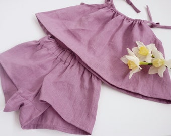 Completo in lino per neonati. Abbigliamento in lino per bambine. Top e pantaloncini in lino per bambini piccoli. Completo estivo per neonati. Completo in lino per bambini. Abbigliamento biologico per neonati.