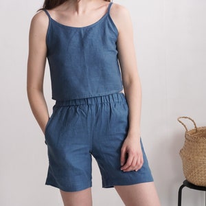 Top e pantaloncini in lino. Abbigliamento da casa in lino da donna. Completo estivo in lino. Pigiama in lino. Abbigliamento per la casa in lino. Set pigiama in lino. Crop top in lino.