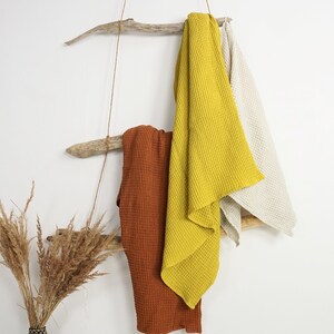 Waffle linen towel set in various colors. Soft linen hand bath towels. Luxorious linen waffle bath towels. Absorbent high quality bath linen