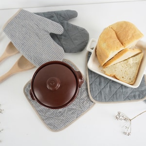 Linen oven mitt and linen pot holder. 100% linen oven mitts. Pot holders. Eco friendly kitchen mittens. Kitchen gloves. Housewarming gift.