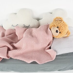 Linen baby blanket. Waffle linen blanket. Organic baby swaddle. Soft linen nursery blanket. Waffle linen kids blanket.Linen cot bed blanket