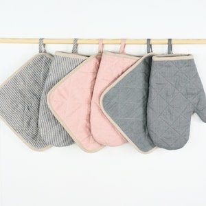 Linen oven mitt and linen pot holder. 100% linen oven mitts. Pot holders. Eco friendly kitchen mittens. Kitchen gloves. Housewarming gift.