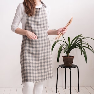 Full linen apron with pockets. Linen apron. Soft linen kitchen apron. Chefs apron for women and man. Unisex apron for gardening. Linen gift.