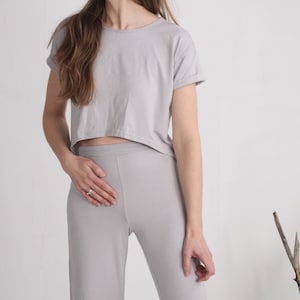 Haut court en bambou. Top court en bambou fait main. Haut doux bio pour femme. Haut fluide en bambou. Haut court d&#39;été. Dessus en bambou. Mode lounge - LUKNA