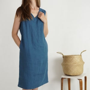 Linen v-neck sleeveless dress. Linen midi dress. Linen summer dress. Natural linen dress for women. Linen knee lenght dress - JURUENA