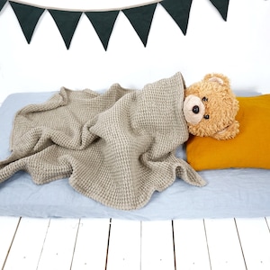 Linen baby blanket. Waffle linen blanket. Organic baby swaddle. Soft linen nursery blanket. Waffle linen kids blanket.Linen cot bed blanket