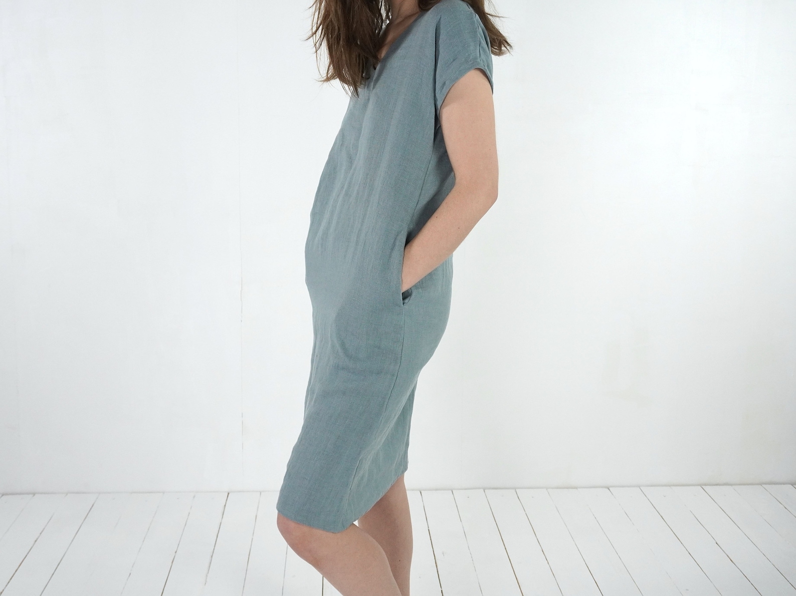 Elegant V-neck dress for women | Lianne