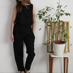 Linen two piece set. Tapered linen pants and sleeveless top. Casual linen suit. Linen suit for women. Linen sleevless top. Linen trousers.