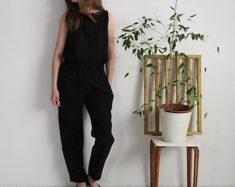 Ensemble deux pièces en lin. Pantalon fuselé en lin et haut sans manches. Costume décontracté en lin. Costume en lin pour femme. Top sans manches en lin. Pantalon en lin.