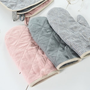 Linen oven mitt and linen pot holder. 100% linen oven mitts. Pot holders. Eco friendly kitchen mittens. Kitchen gloves. Housewarming gift.