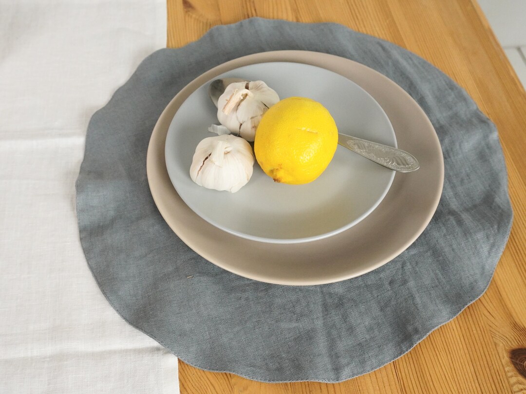 Round Linen Placemats. Various Colors. Linen Placemat Set of 2,4,6,8,10