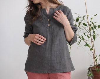 Linnen blouse. Linnen top met langere achterkant. Linnen damesblouse met v-hals. Zwangerschapsblouse. Blouse met knoopsluiting. Linnen blouse met borstvoeding - DARYA